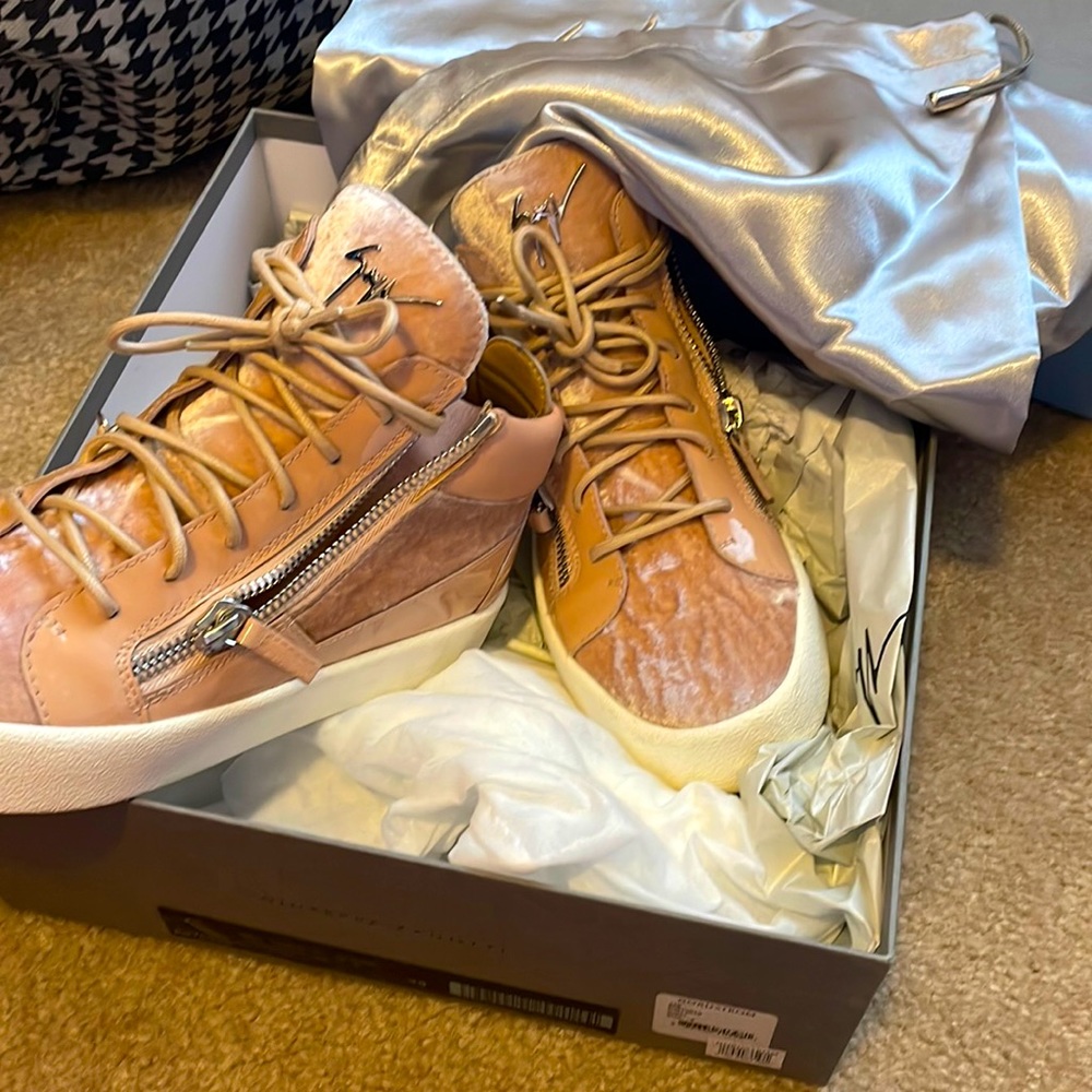 Giuseppe Zanotti velvet sneakers size 9